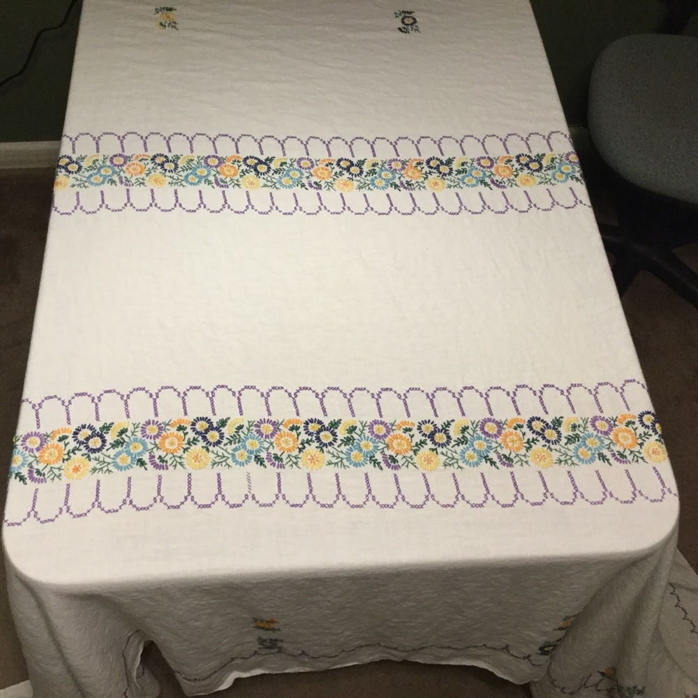 Vintage embroidered tablecloth 96 x 65”